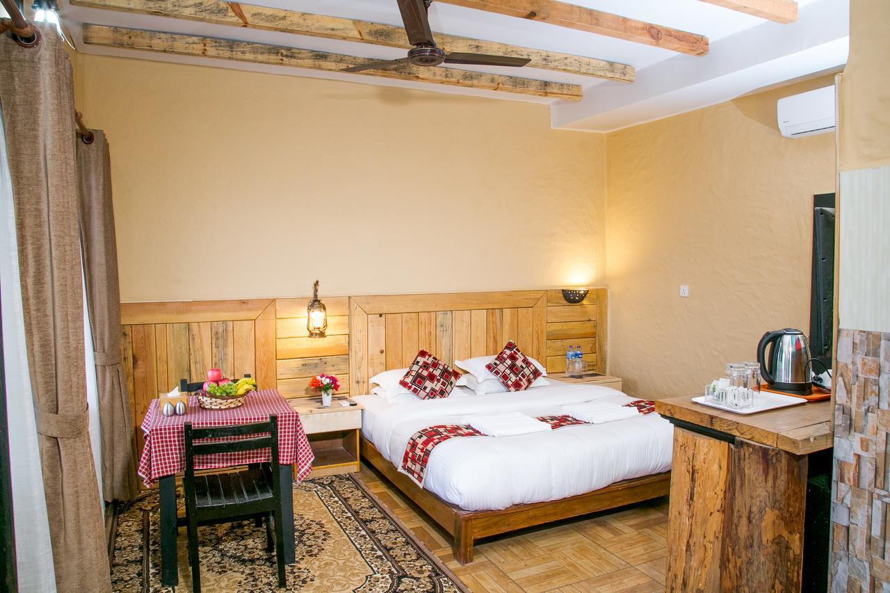 Hotel Tourist Residency Покхара Екстер'єр фото