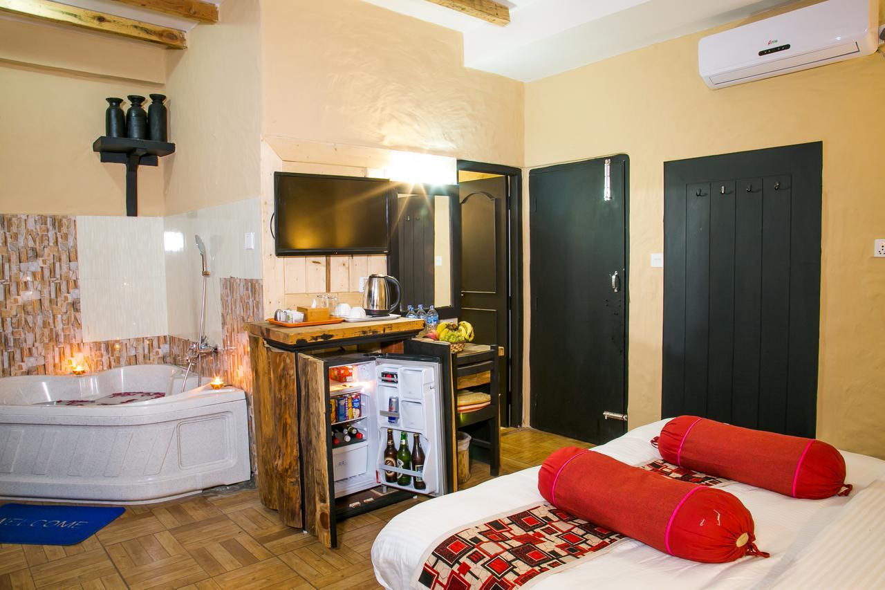 Hotel Tourist Residency Покхара Екстер'єр фото