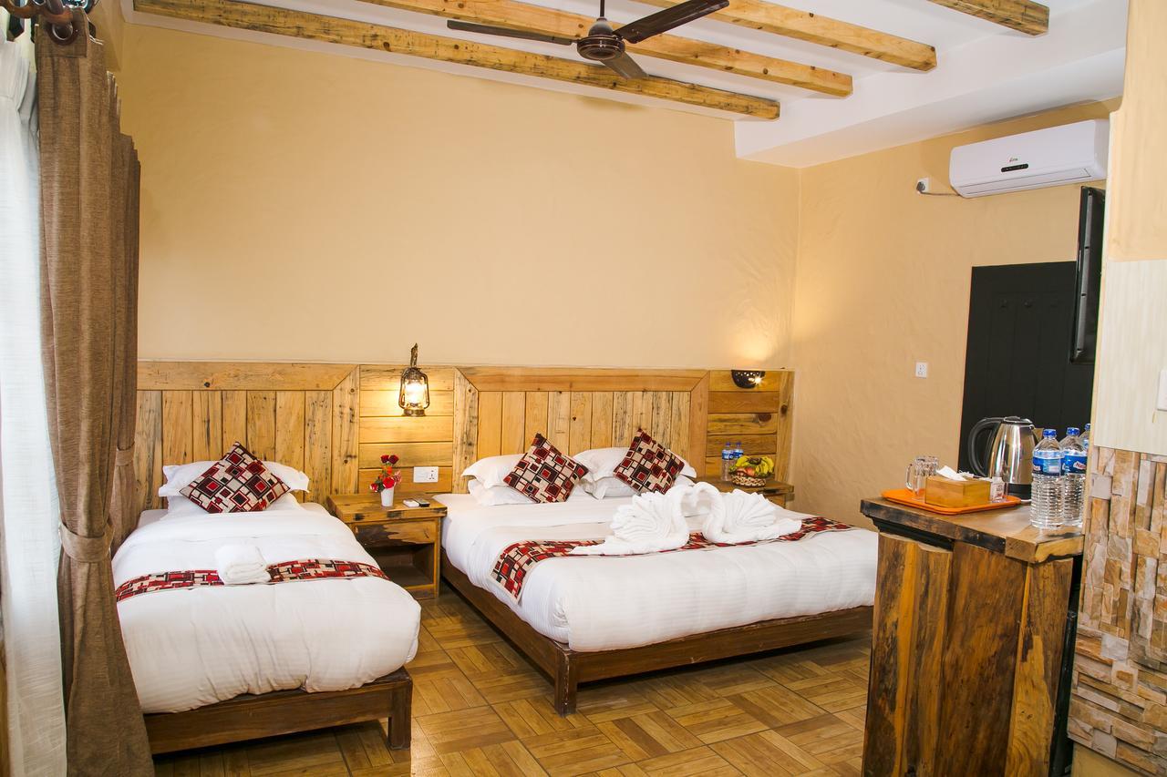 Hotel Tourist Residency Покхара Екстер'єр фото