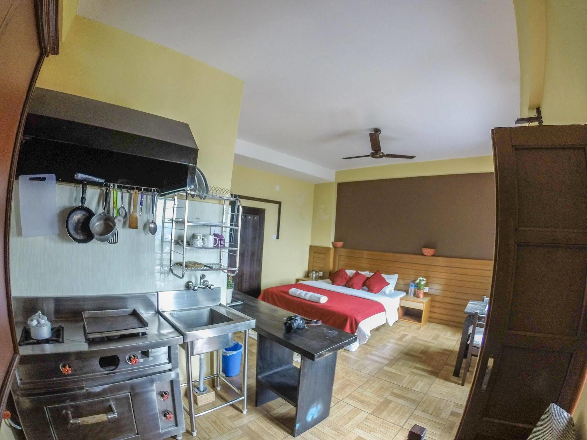 Hotel Tourist Residency Покхара Екстер'єр фото