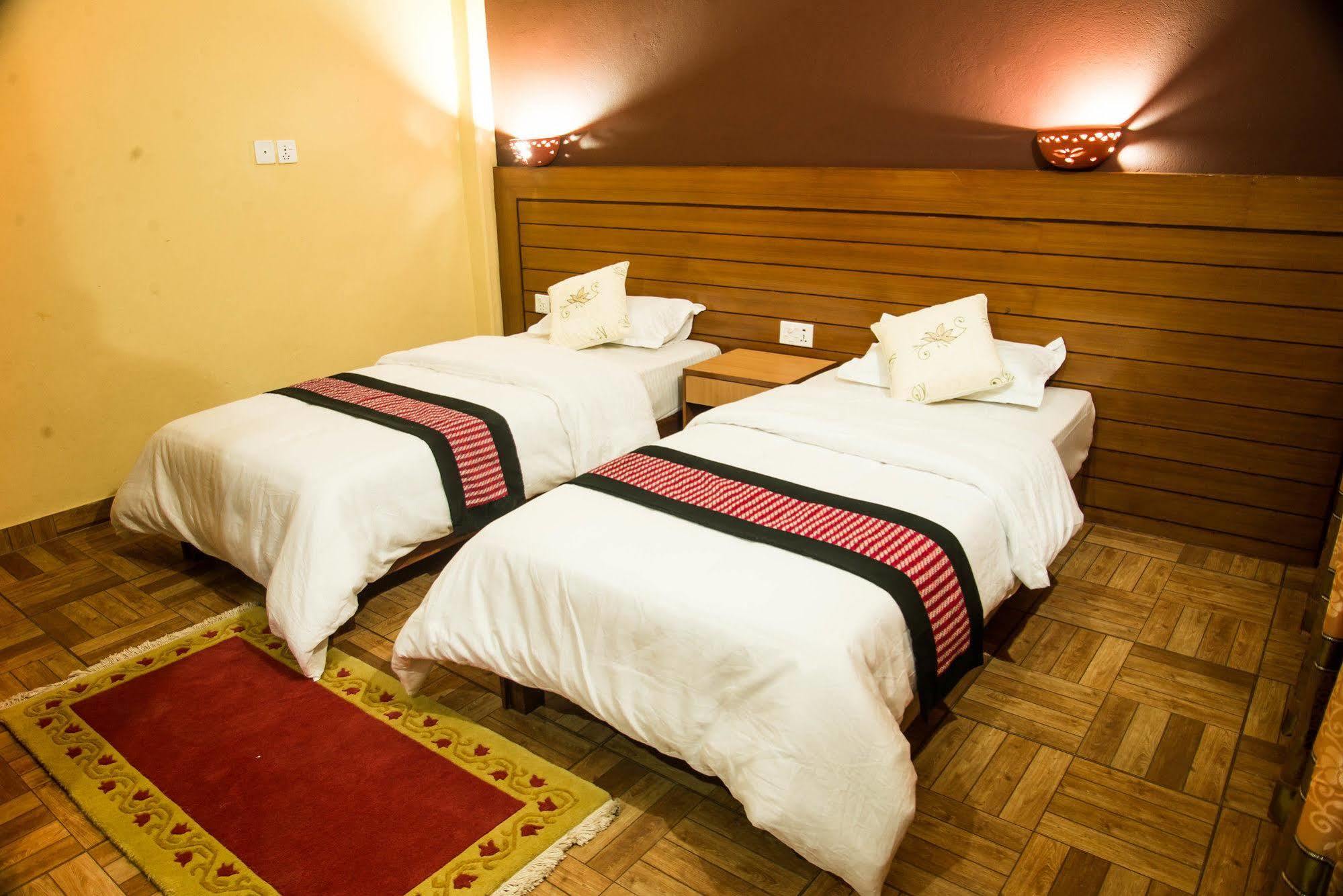 Hotel Tourist Residency Покхара Екстер'єр фото